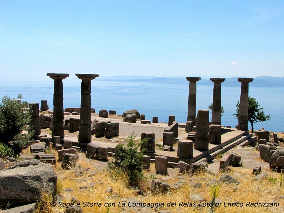 Turchia, Assos, tempio di Atena, in alto alla scogliera, praticheremo yoga e meditazione tra le sue colonne