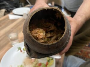 Testi kebab, l'anfora appena aparta