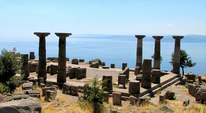 Yoga e storia, praticare nei siti romani e greci della costa egea