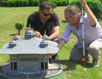 Ascolto Istanbul ad occhi chiusi, di Oran Veli Kanik