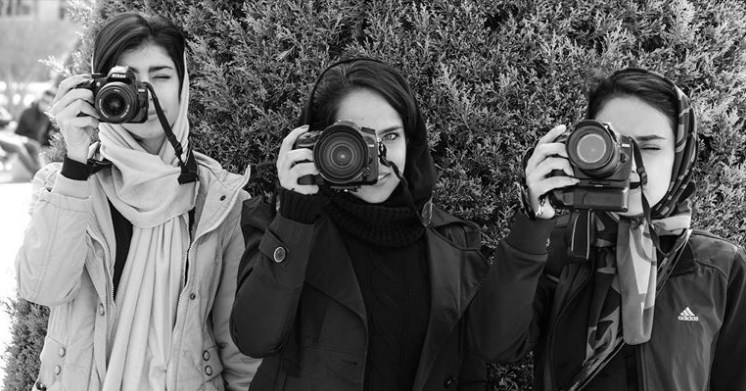 Iran, tre donne a Esfahan, foto di Claudio Silighini