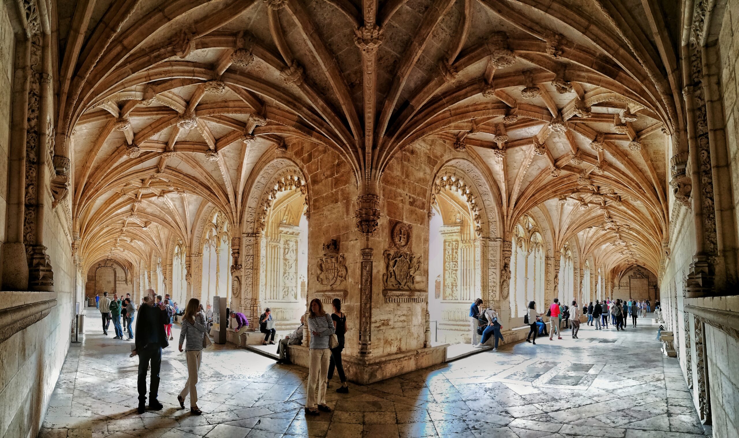 Portogallo, Lisbona, il chiostro del Monastero dos Jerònimos.
