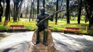 Asik Veysel, la sua statua a Istanbul al parco Gulhane