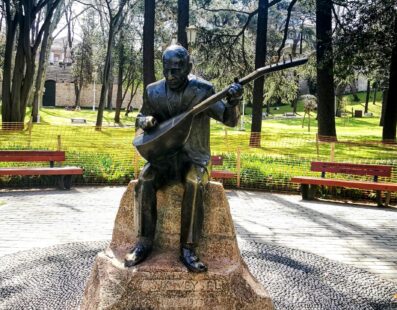 Una strada lunga e sottile, Âşık Veysel