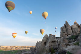 Turchia, Cappadocia: yoga e storia tra mongolfiere e Camini delle Fate